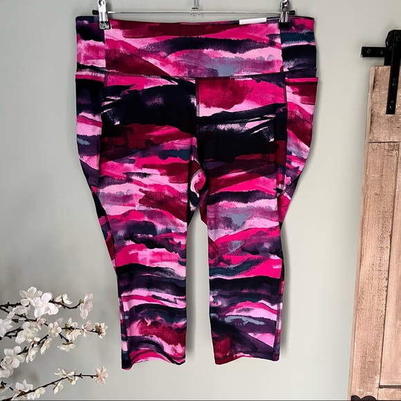 Lane Bryant Livi Active Soft Capri Legging NWT Size 22/24 - Picture 2 of 5